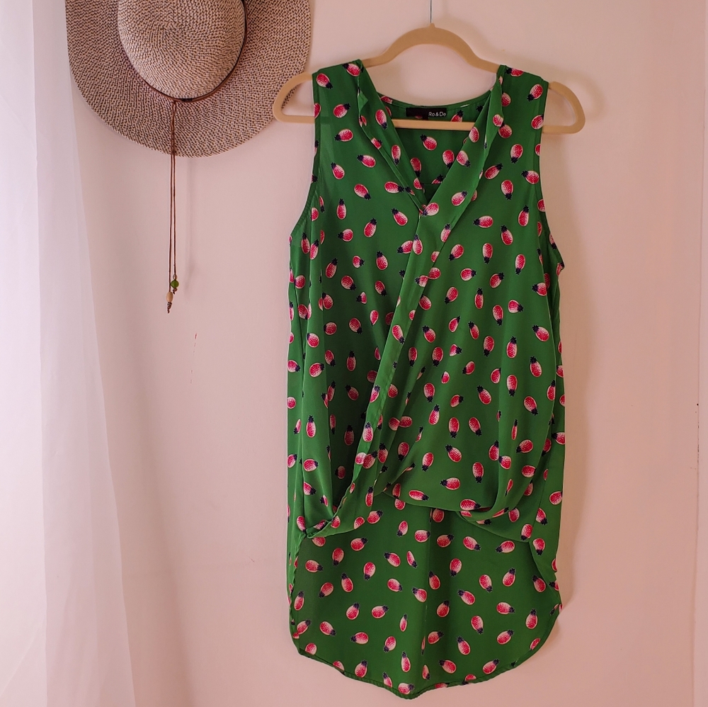 Ro & De Medium Green and Pink Pineapple Top